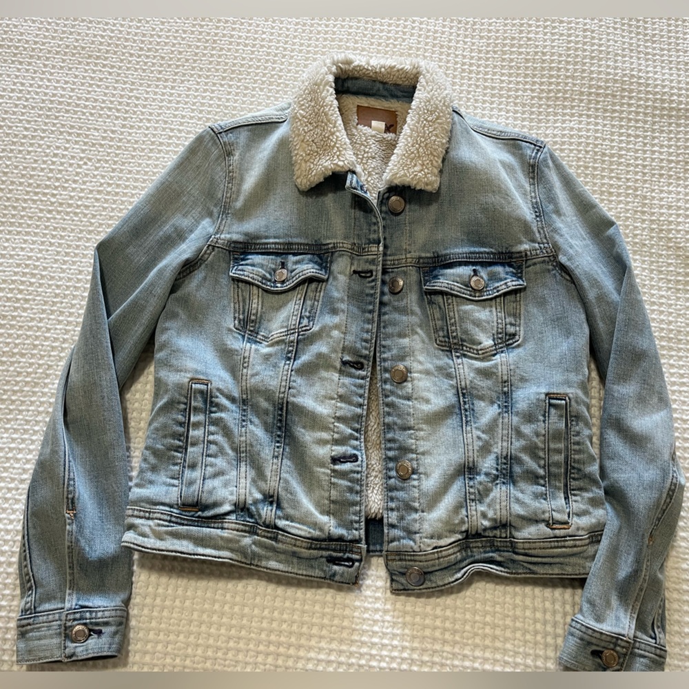American Eagle Outfitters Light Blue Denim Jacket with Sherpa Lining